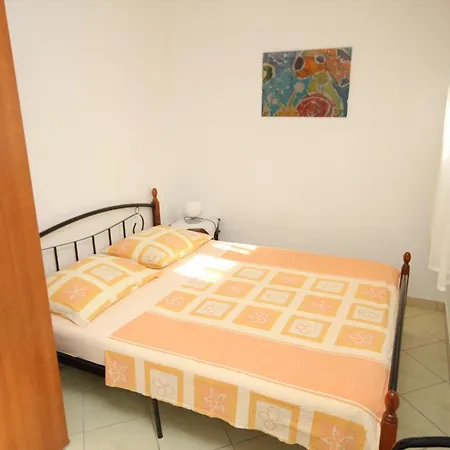 7126a Διαμέρισμα *